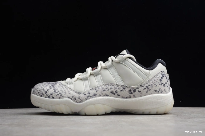 SE CD6846-002 11 Air Low Bone Light Jordan Snake 0815